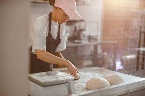 Quelle est la place du matériel dans la fabrication du pain ?