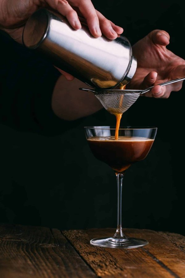 Quels sont les avantages d'une carte de cocktails inspirée des saveurs asiatiques pour un lounge bar?